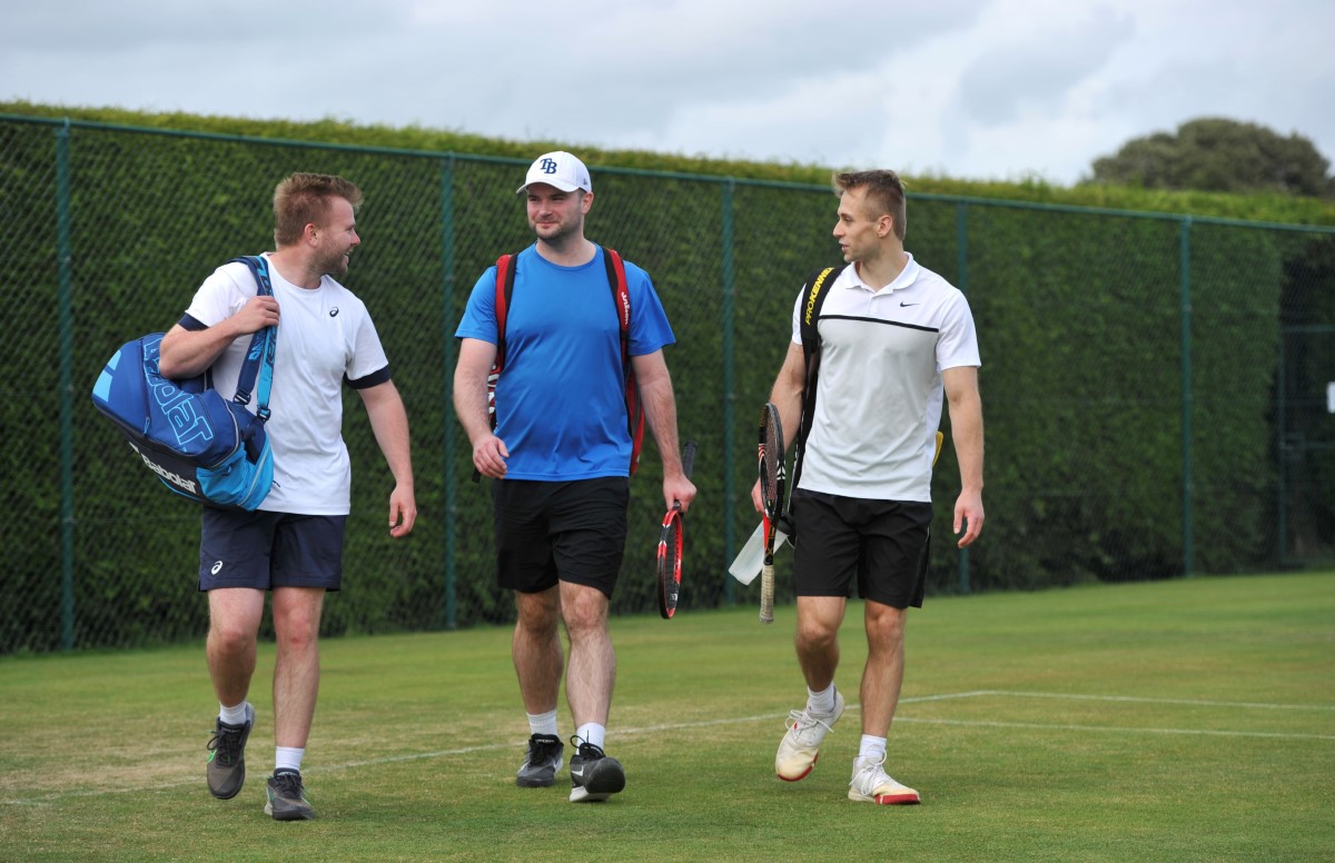 Social tennis players
